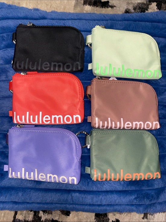 lululemon athletica Accessories - LULULEMON CLIPPABLE CARD POUCH